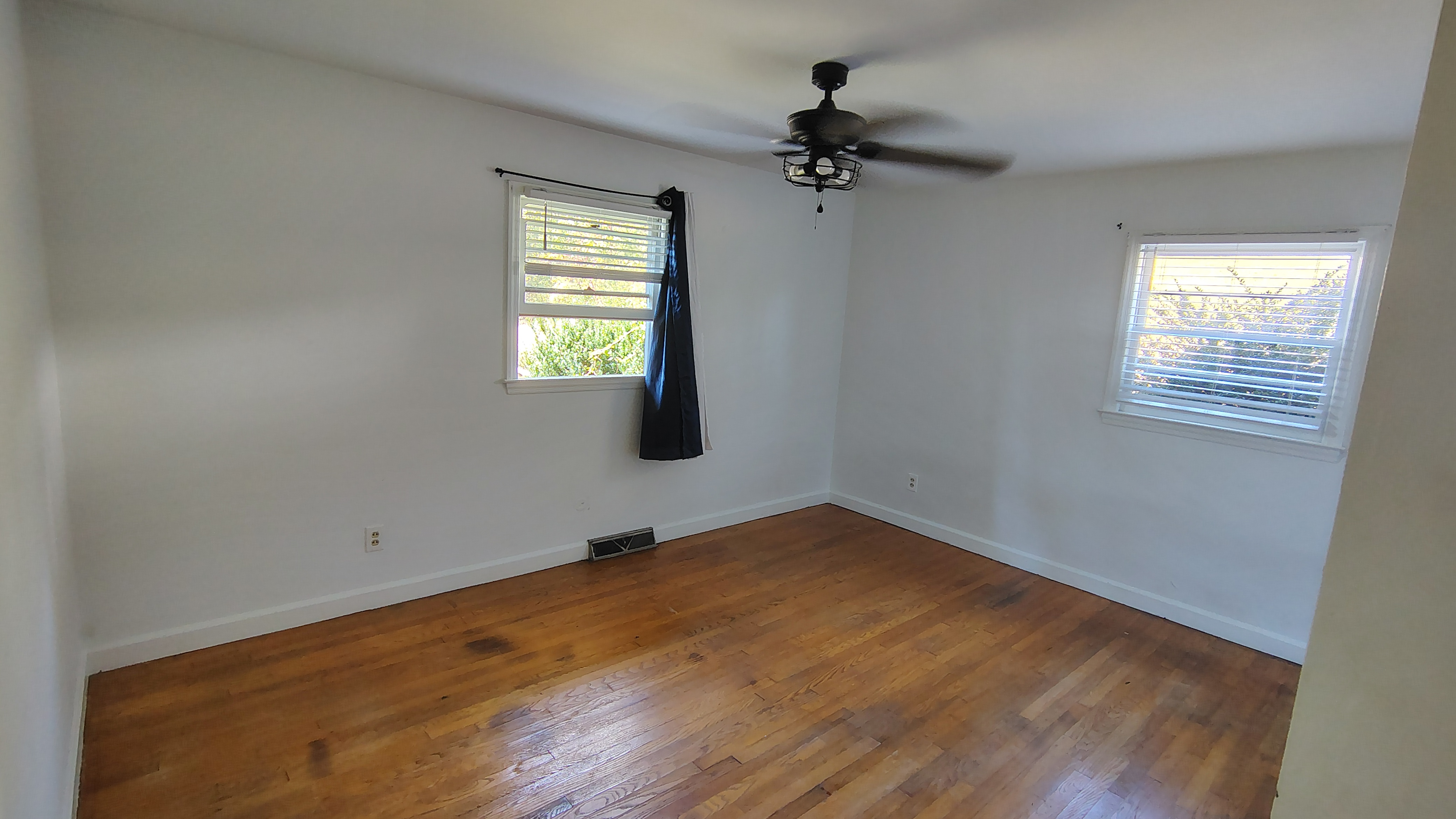 Spacious Room in Canton