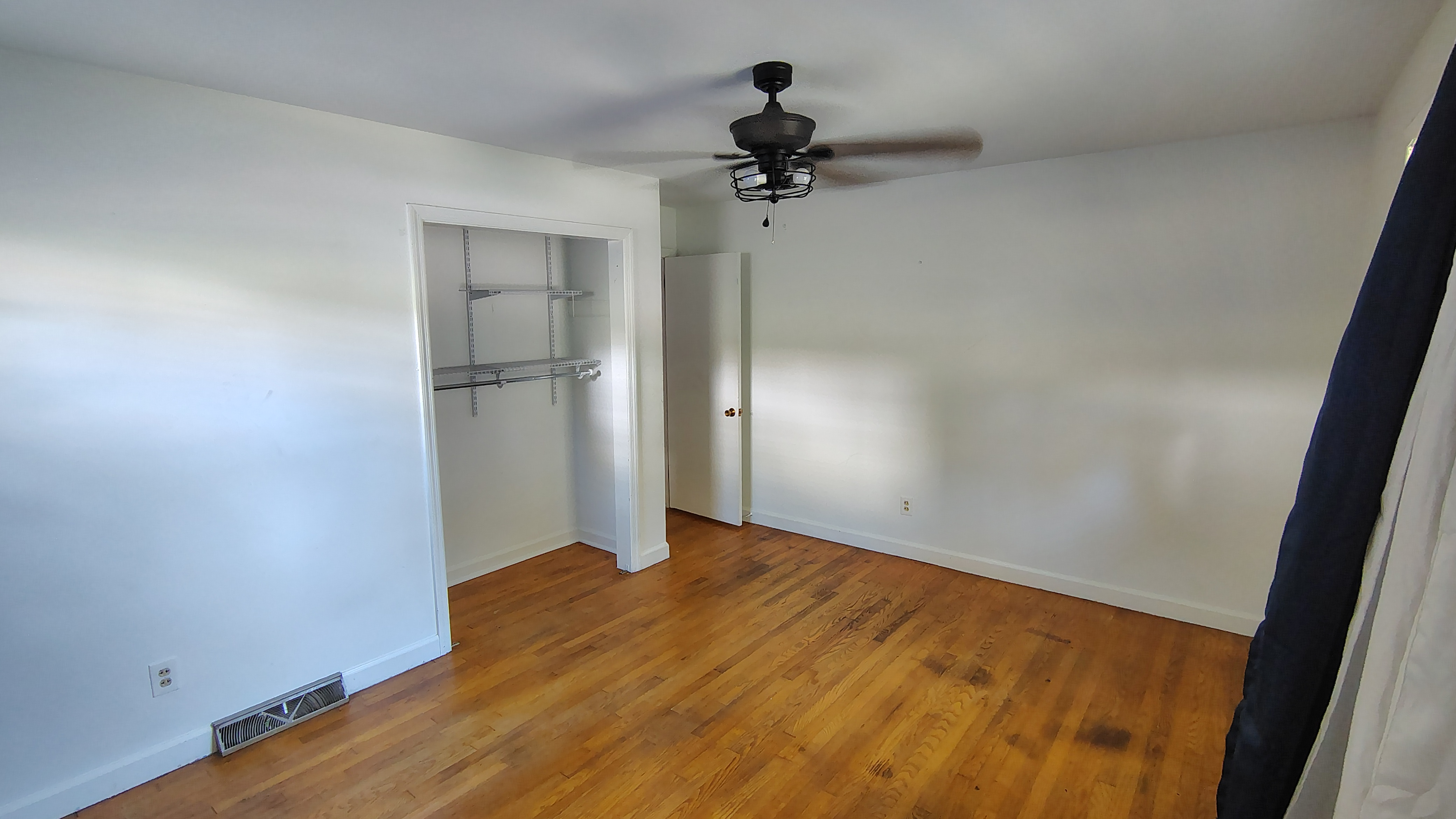 Spacious Room in Canton