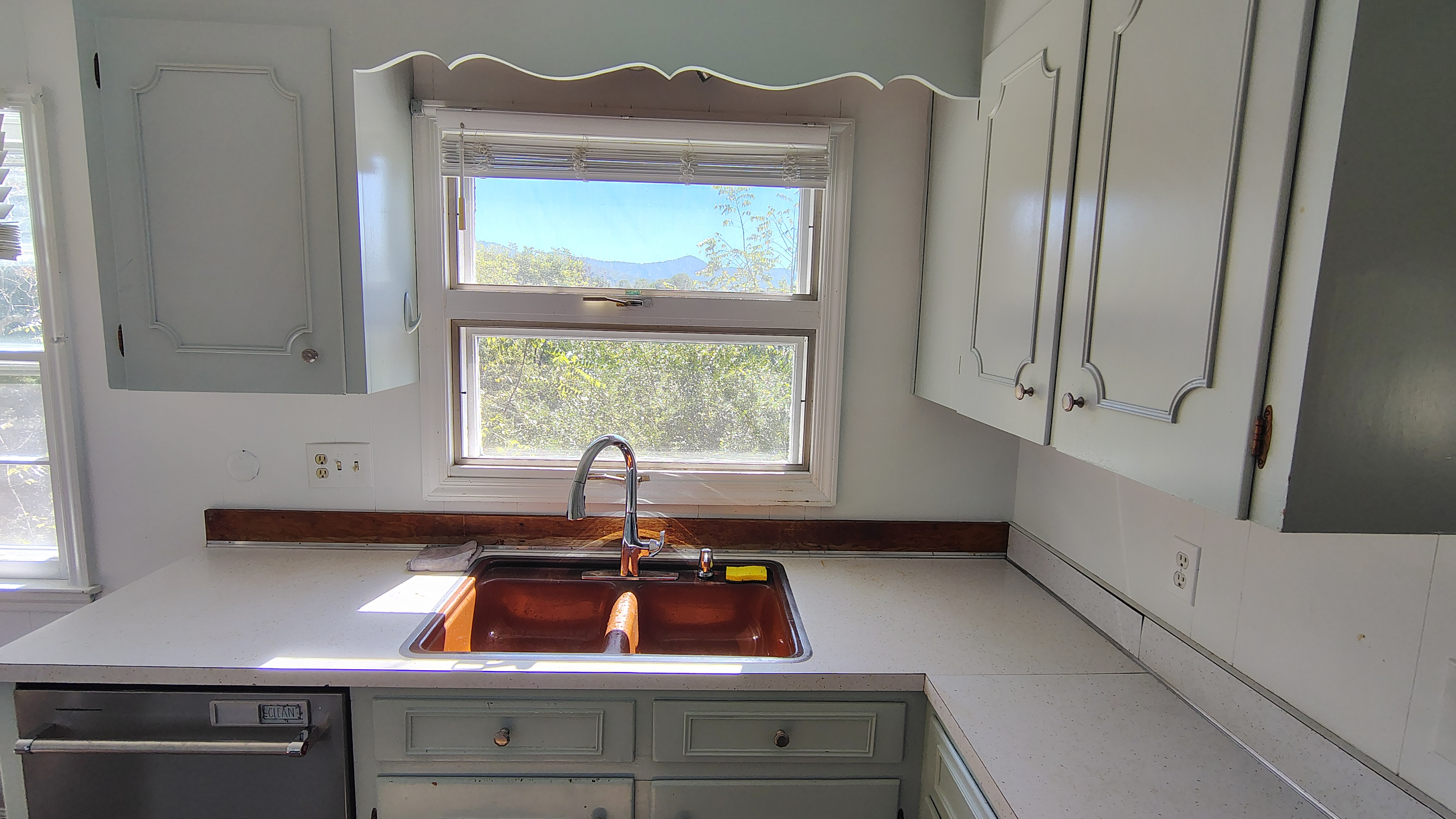 Spacious Room in Canton