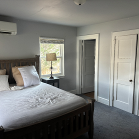 Large Master Bed/Bath Close to Downtown & Mission Hospital